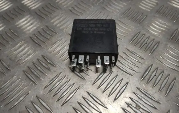 Volkswagen PASSAT B5 Other relay 4B0919471A 5KG00656805