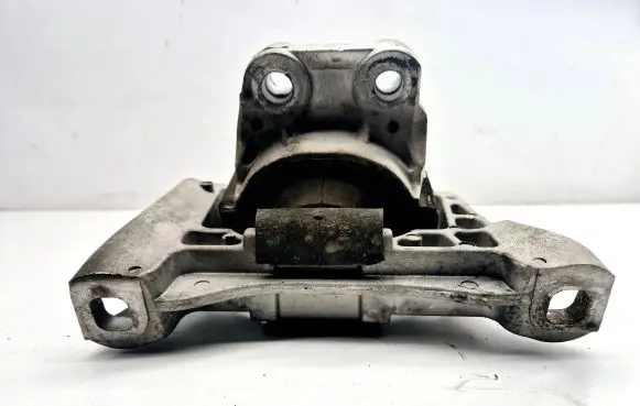 Volvo V50 Engine mount bracket 37138F813