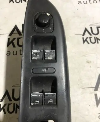 Volkswagen Golf Plus Front door window switch trim 5M1867371B