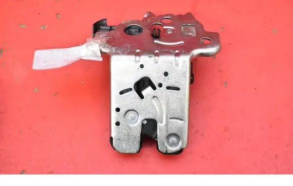 Skoda Rapid (NH) Tailgate/trunk/boot lock/catch/latch 8R0827505A
