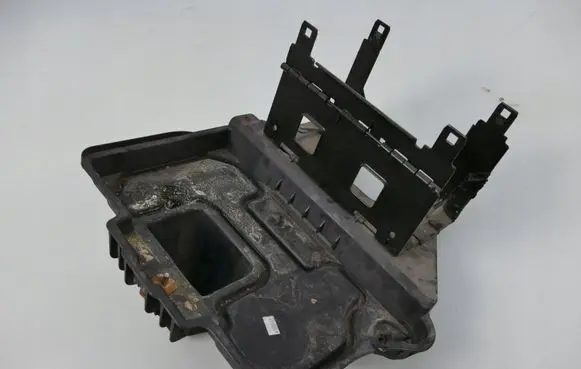 Dodge Nitro Battery tray 