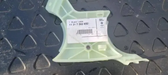 BMW 3 F30 F35 F31 Slide rail for timing chain 7592850