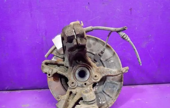Skoda Octavia Mk2 (1Z) Front wheel hub spindle knuckle