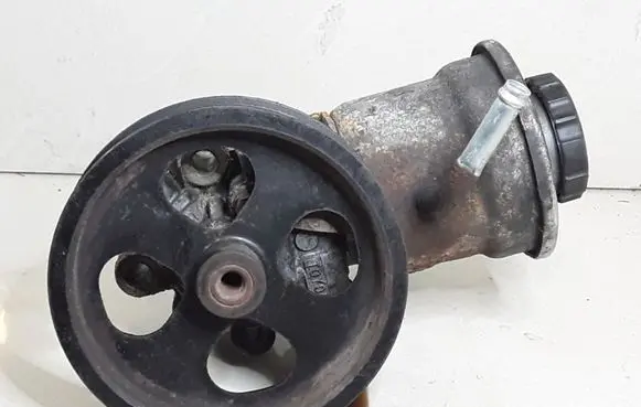 Toyota Avensis T250 Power steering pump