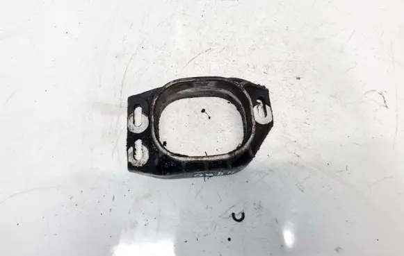 Engine mounting bracket
