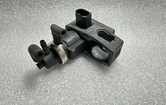 Audi A6 S6 C5 4B Turbo solenoid valve 059906627B