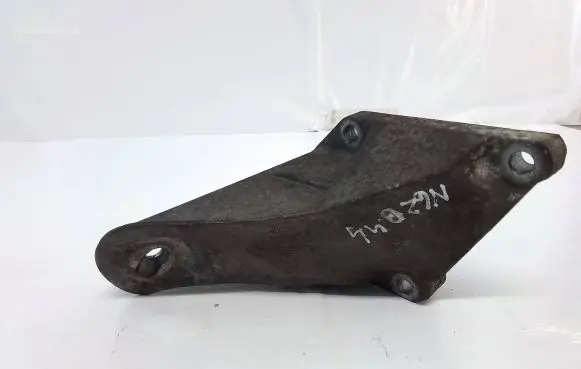 Engine mounting bracket