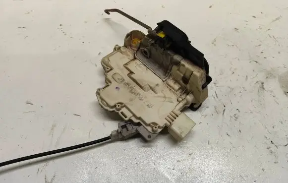 Audi A4 S4 B7 8E 8H Front door lock 8E1837015A