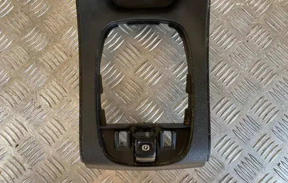 Opel Meriva B Gear shifter surround trim plastic 13258302 13271123