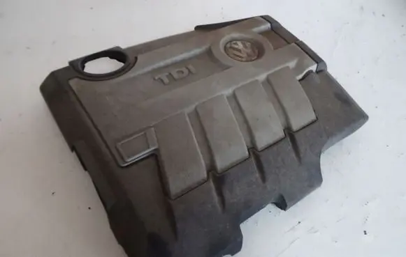 Volkswagen PASSAT B6 Engine cover (trim) 03L103925AM