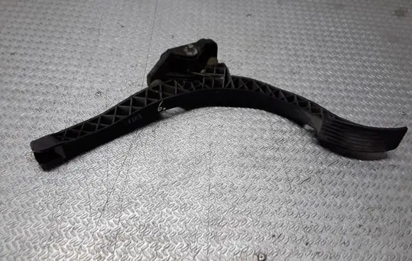 Hyundai Santa Fe Accelerator throttle pedal
