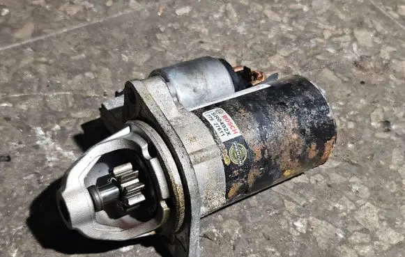 BMW 5 E60 E61 Starter motor 77927611 SR0492X