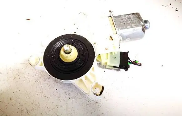 Mercedes-Benz C AMG W204 Front door window regulator motor a2048200142