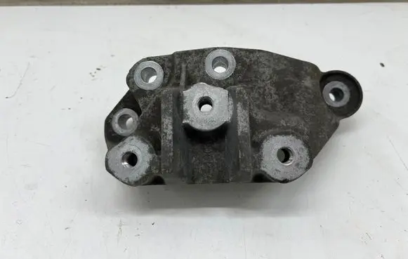 Opel Insignia B Engine mounting bracket 84241900