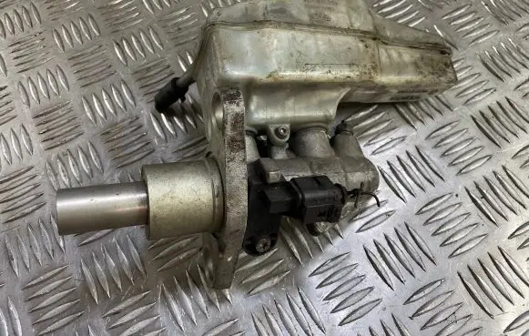 Volkswagen PASSAT B6 Master brake cylinder 3c2611301