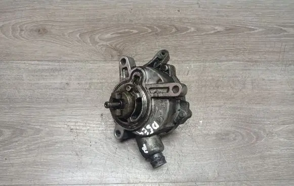 Volvo V70 Vacuum pump 30731825