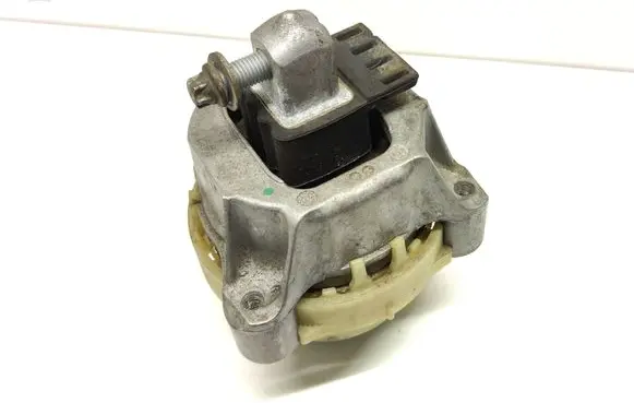 BMW 5 G30 G31 G38 Engine mount bracket 6883513 310124