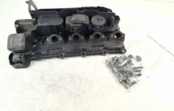 BMW 3 E46 Rocker cam cover 137122469970 F01C250005 7790376