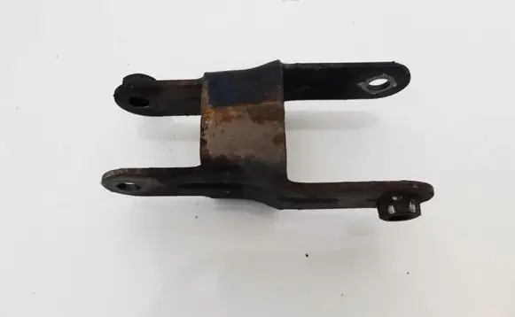Peugeot 406 Engine mounting bracket