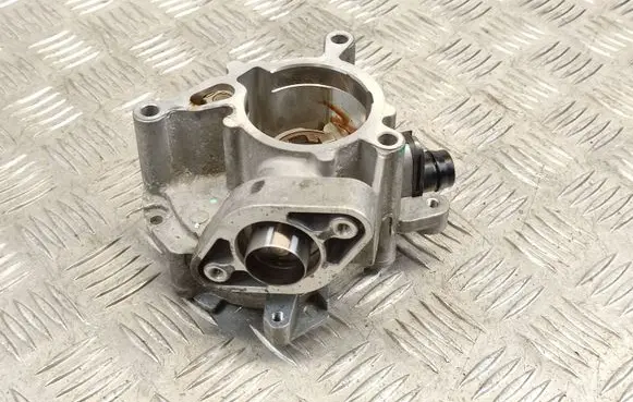 Volkswagen Polo VI Vacuum pump 06K145100AE