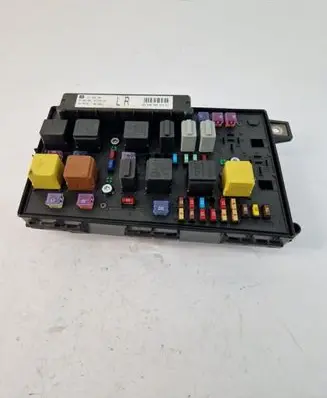 Opel Astra H Fuse module 13268307