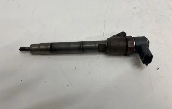 Hyundai i40 Fuel injector 338002A900