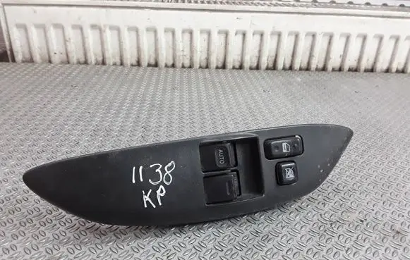 Toyota Yaris Electric window control switch