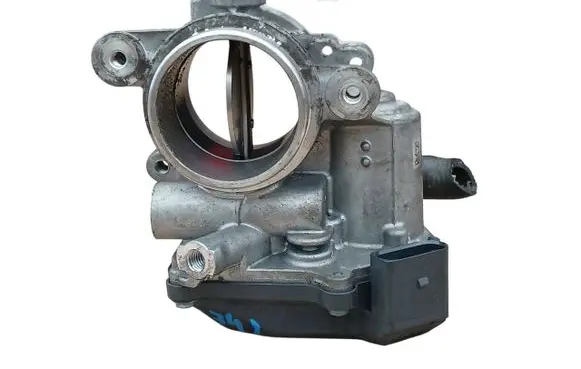 Volkswagen Golf VII Throttle valve 04L128063