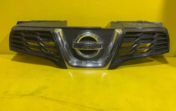 Nissan Qashqai Front bumper upper radiator grill 62310BR00A