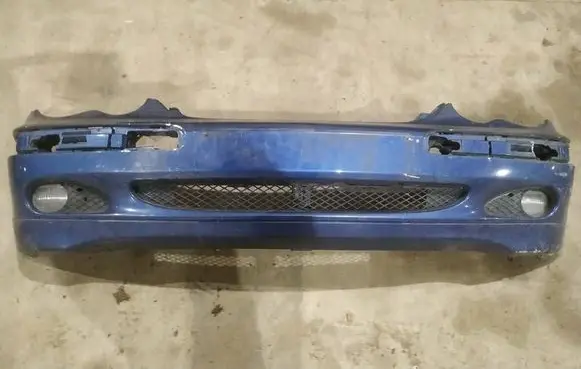 Mercedes-Benz C W203 Front bumper melynas
