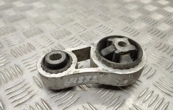 Opel Vivaro Engine mount bracket
