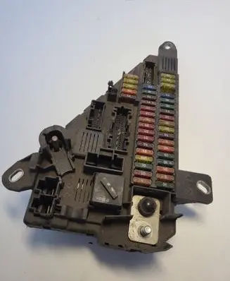 BMW 5 E60 E61 Fuse module 6906619