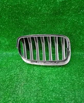 BMW X5 E70 Front bumper upper radiator grill 7157687