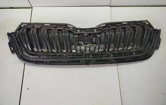 Skoda Kamiq Front bumper upper radiator grill 658853653A