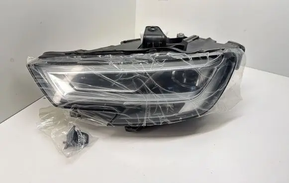 Audi A3 S3 8V Headlight/headlamp 8V0941033C 90104559
