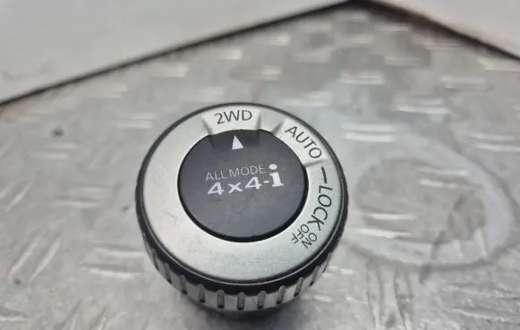 Nissan X-Trail T31 Differential lock switch 