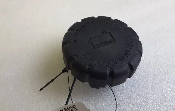 Mercedes-Benz A W177 Coolant expansion tank/reservoir cap 2105010615 140200