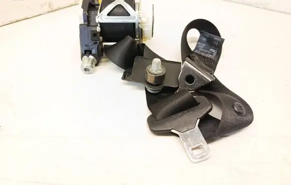 Mercedes-Benz ML W164 Rear seatbelt 34012517B