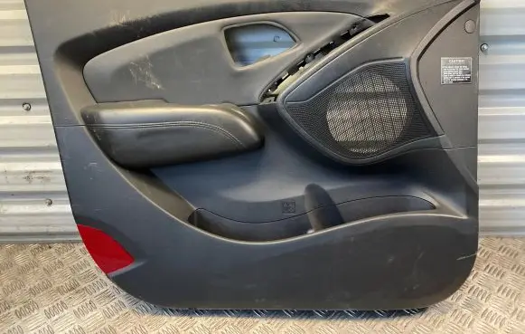 Hyundai ix35 Front door card panel trim