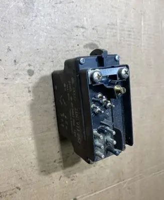 Volkswagen II LT Glow plug pre-heat relay 2D0911253 899063000