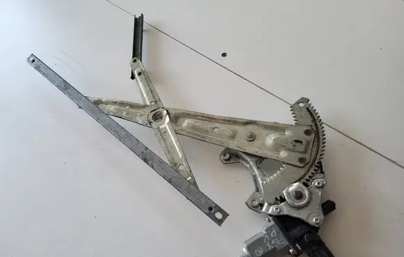 Mitsubishi ASX Front door window regulator motor 5713A257
