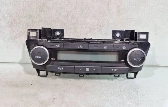 Toyota Avensis T270 Climate control unit 0768J