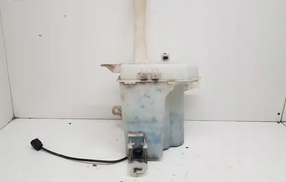 Hyundai Lantra I Windshield washer fluid reservoir/tank