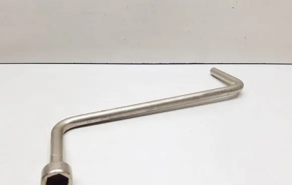 BMW X3 E83 Wheel nut wrench 6758731