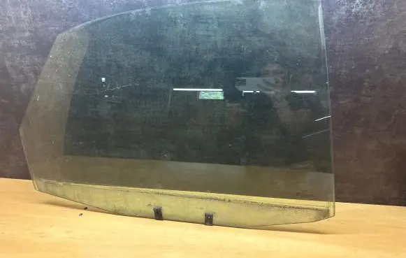 Audi A4 S4 B5 8D Front triangle window/glass 43R001190 AS2M2160OT25