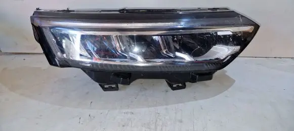 Renault Koleos II Headlight/headlamp 260104431R
