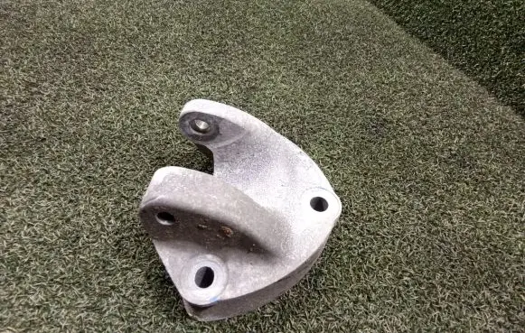 Opel Movano B Engine mounting bracket 8200675217