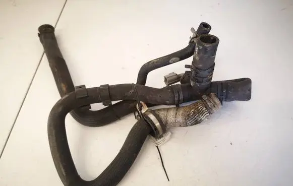 Land Rover Discovery 3 - LR3 Engine coolant pipe/hose 