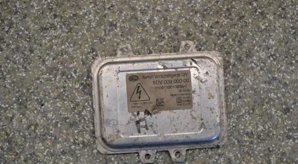 BMW 5 E60 E61 Headlight ballast module Xenon 5DV00900000