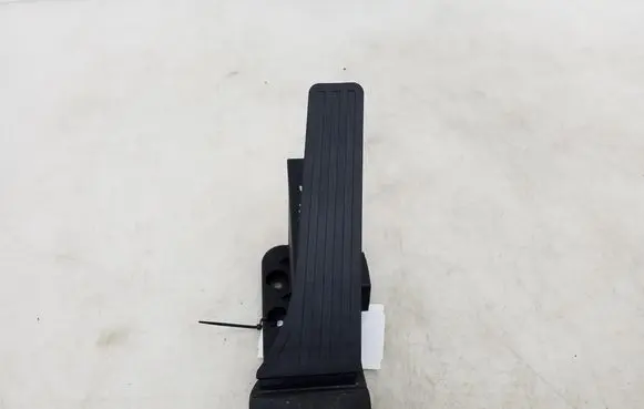 Mercedes-Benz E W212 Accelerator throttle pedal A2043000204